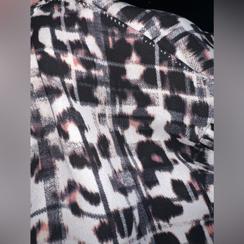 Torrid Georgette Keyhole Flutter Sleeve Blouse In… - image 8